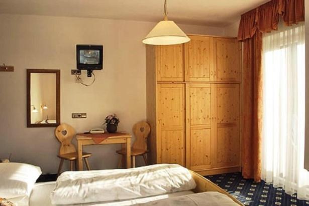 Hotel Silvesterhof Dobbiaco Pokój zdjęcie