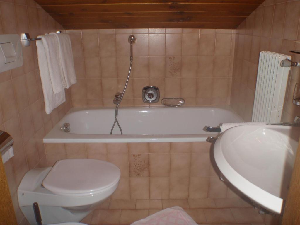 Hotel Silvesterhof Dobbiaco Pokój zdjęcie
